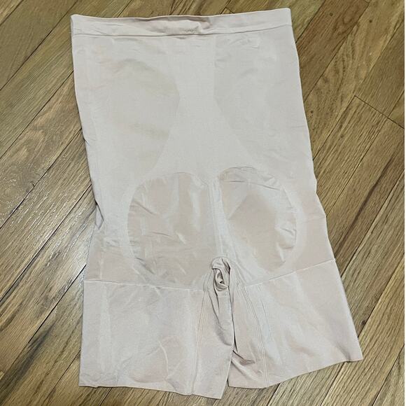 SPANX OnCore High Waist Mid-Thigh Tan Beige Nude Shapewear Shorts Size XL - Picture 4 of 4